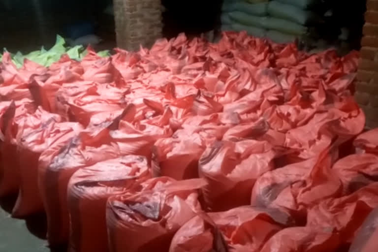 SDM and SDPO seized 700 bags of grains