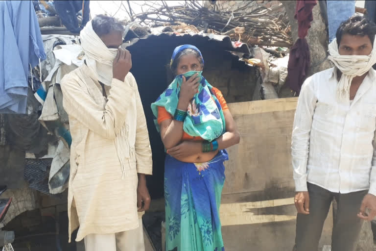 Family from Madhya Pradesh facing hunger problem at chattarpur