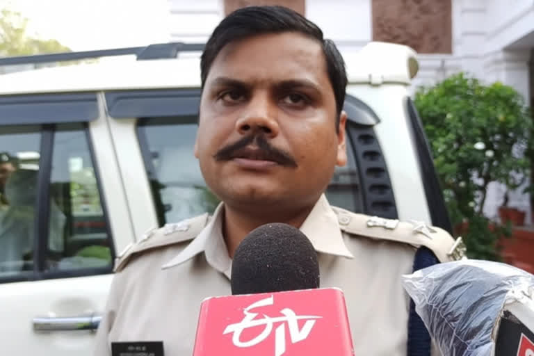 पुलिस अधिकारी ने दी जानकारी