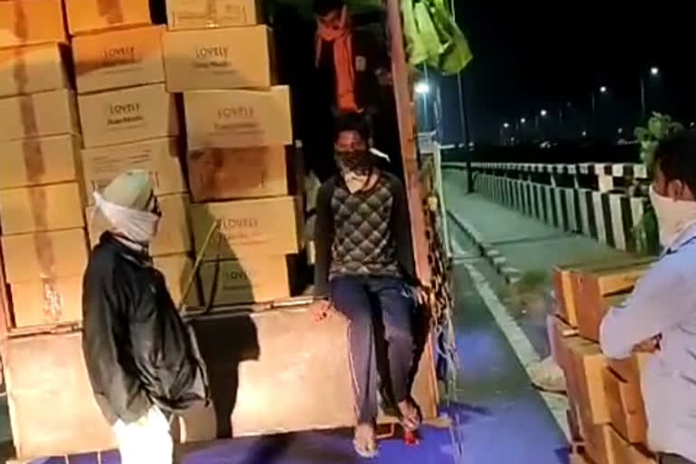 Migrant laborers continue migration from Punjab