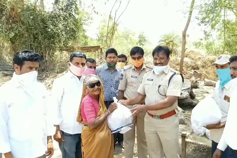 youth of mudhol nirmal distributed groceries to the poor