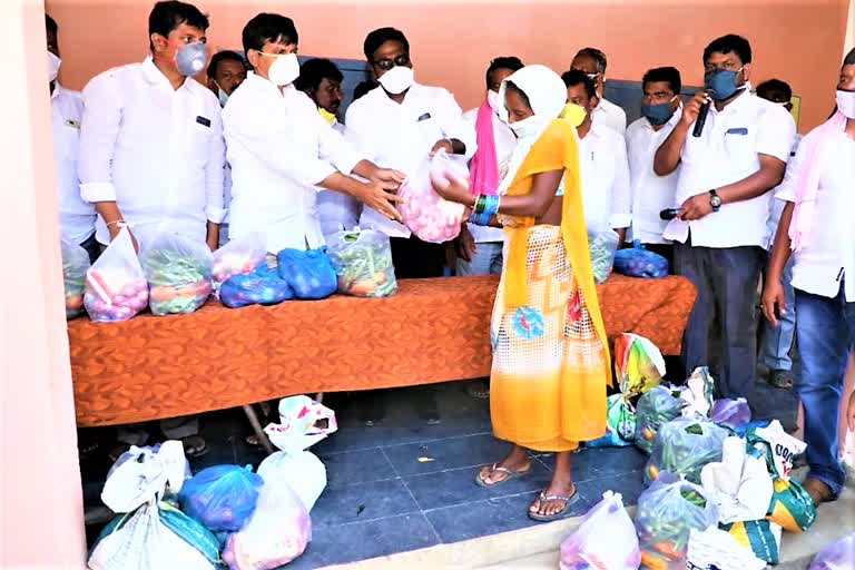 minster-puvvada-ajay-kumar-distribute-groceries-for-migrant-workers