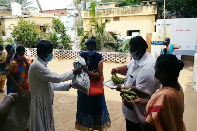 school correspondent gives St Antony school students relief items