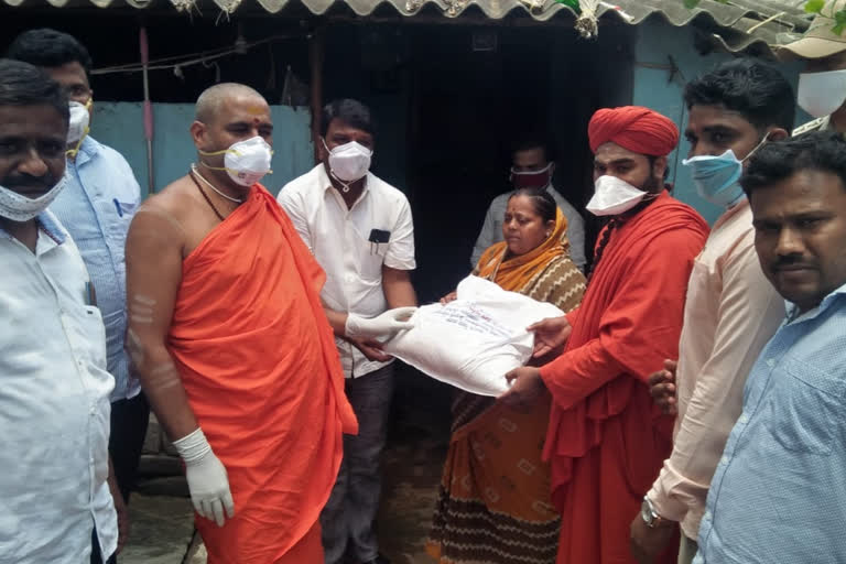 Birth Day of Panchamasali Vachanananda Sri: Distribution of Food Kit for the Poor