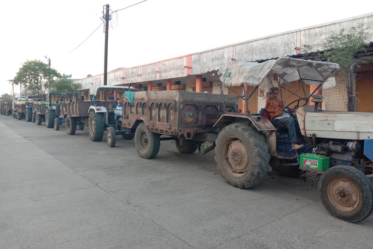 farmers are rushing wheat procurement centre to sell their produce in agar