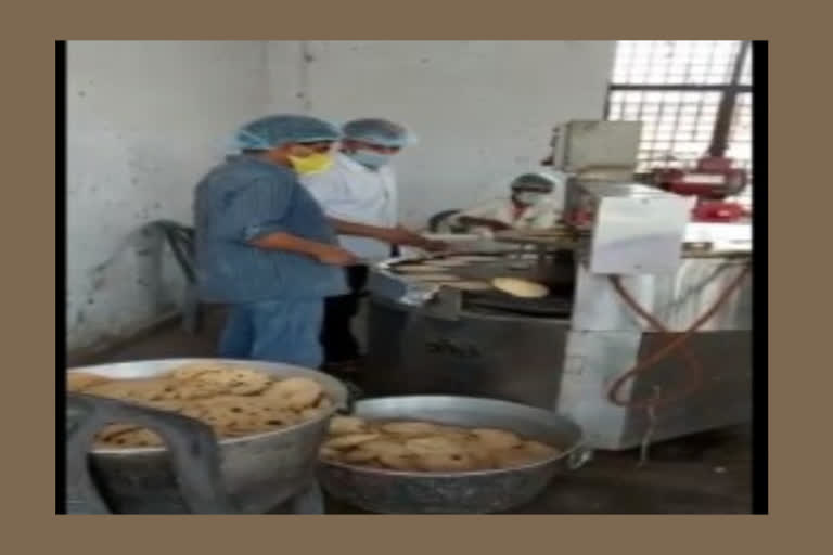 Lockdown: Machine makes 1,000 rotis an hour for needy in Noida