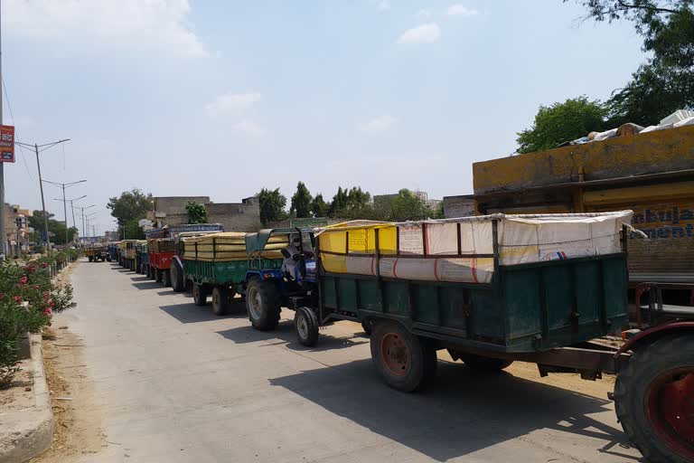 traffic jam in front of gohana grain market in lockdown