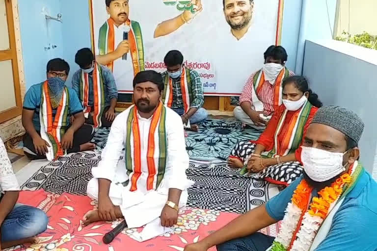 congress party leader twelve hours strike in yarragondapalem