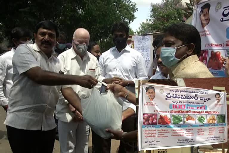 fruits vegetables kits distribution in east godavari