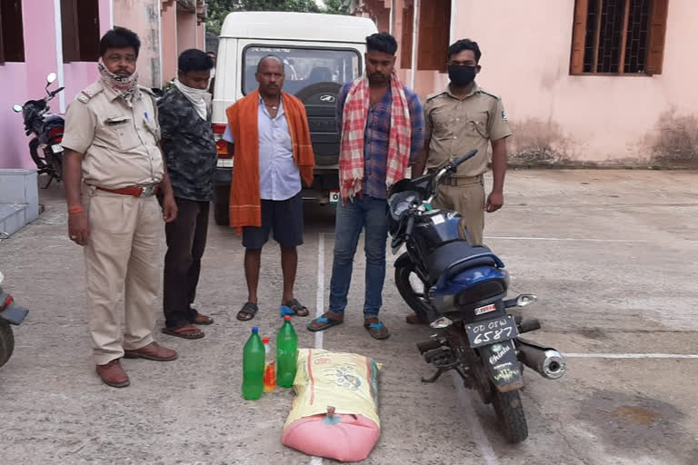 illegal liquor business in lockdown, illegal liquor business in cuttack, illegal liquor business, cuttack latest news, excise department raid, ଲକଡାଉନରେ ଚୋରା ମଦ ବ୍ୟବସାୟ, କଟକରେ ଚୋରା ମଦ ବ୍ୟବସାୟ, ଚୋରା ମଦ ବ୍ୟବସାୟ, କଟକ ଲାଟେଷ୍ଟ ନ୍ୟୁଜ୍‌, ଅବକାରୀ ବିଭାଗ ଚଢାଉ