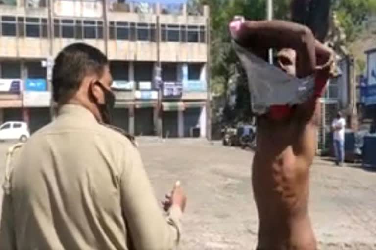 jwalamukhi police removed t-shirts of youth