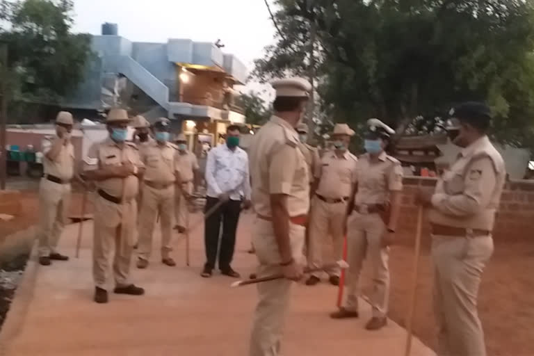 Bidar police patrol in slum area, a lathi charge group