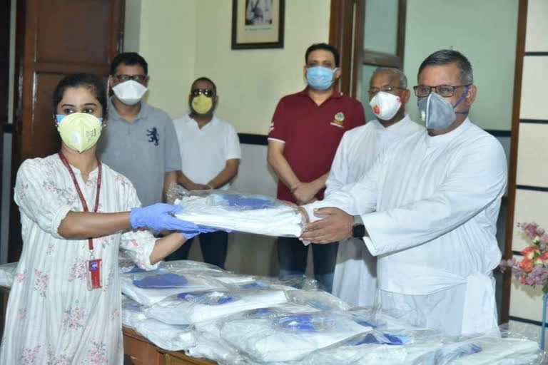 saint-xaviers-alumni-association-gave-300-ppe-to-doctors-and-health-workers