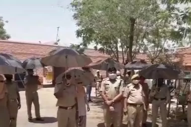 Pokaran news, distributed umbrella to policemen, Bhamashah distributed umbrella