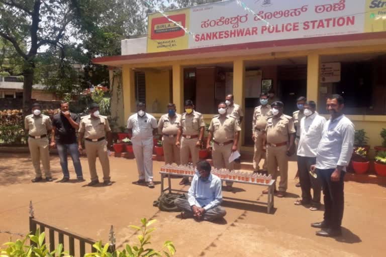 Illegal liquor sales..One Arrest in Chikkodi