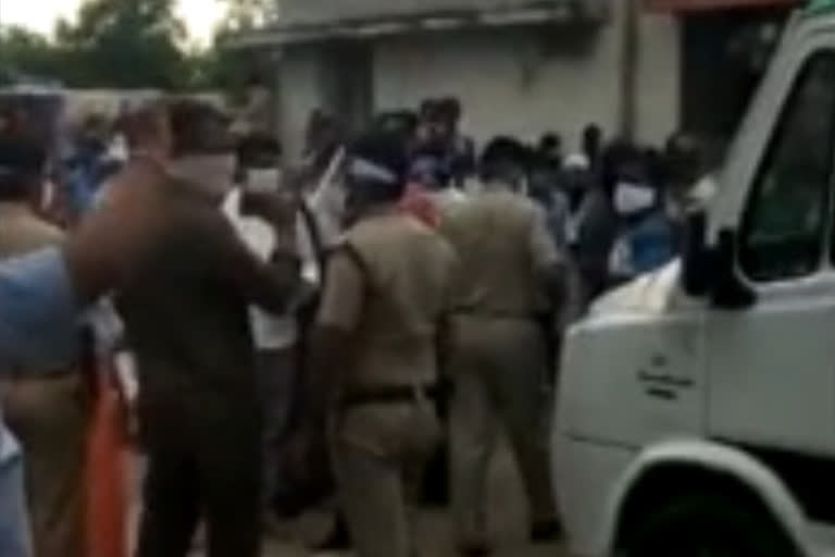 AP villagers oppose cremation of COVID-19 victim, clash with police