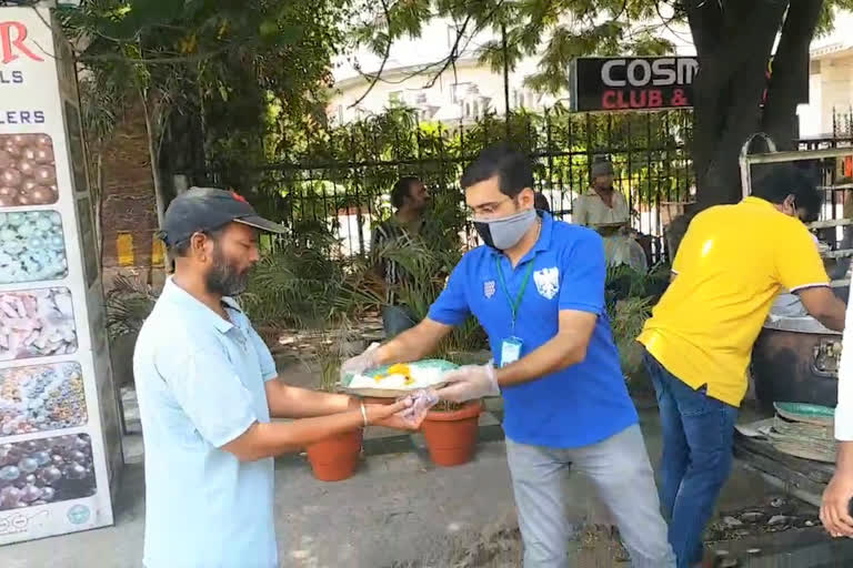 సుమారు 800 మంది నిరుపేదలకు ఆరోగ్యకరమైన భోజనం