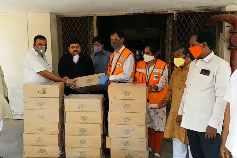 MLA Ram Chander Rao  distributes fruit juice to sanitation worker