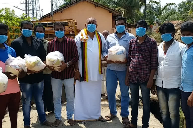 Distribution of ration cassettes to poor laborers