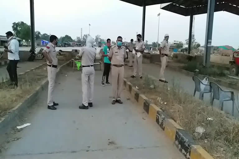 Palwal Haryana-UP Border Seal, Police Strikes