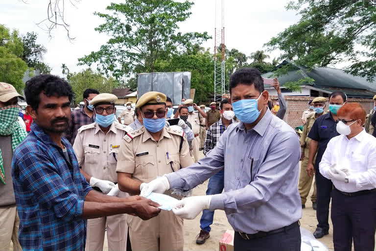 mask distributaion udalguri minister rihon doimari udalguri sp