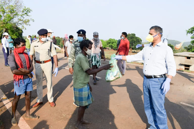 Police and social workers came forward to help the backward tribe Pahari Korwa