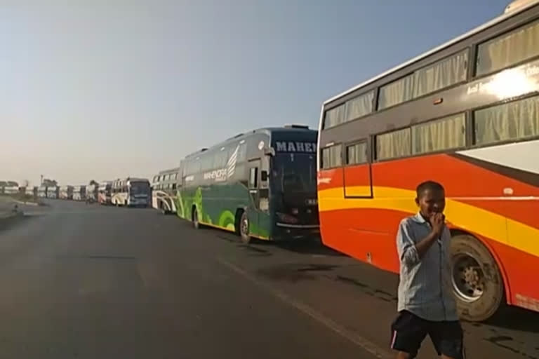 a-convoy-of-buses-sent-by-the-government-of-chhattisgarh-in-narsinghpur