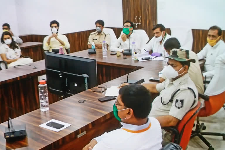 Meeting held in District Collectorate after Satna Green Zone