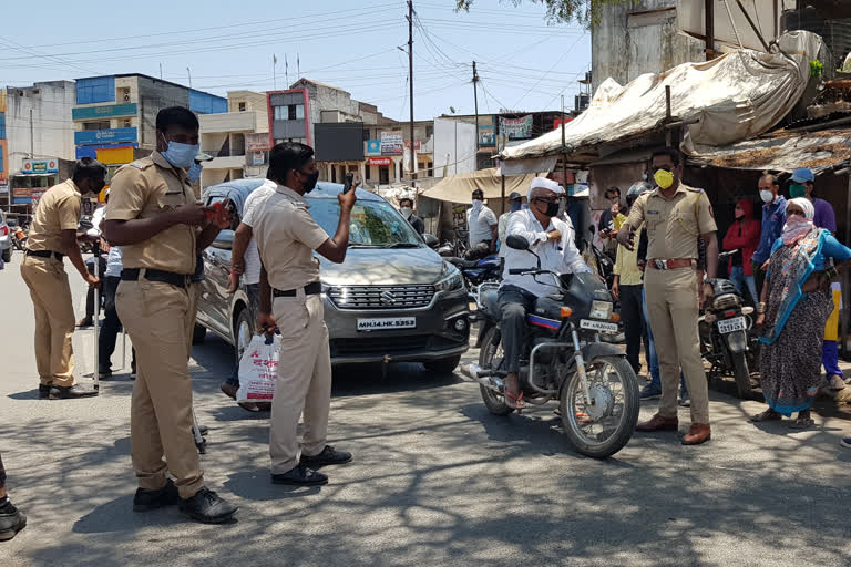 राजगुरुनगरातील नागरिकांकडून संचारबंदीचे सर्रास उल्लंघन