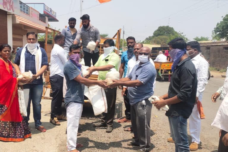 mp nimbalkar distribute food grain in karmala taluka