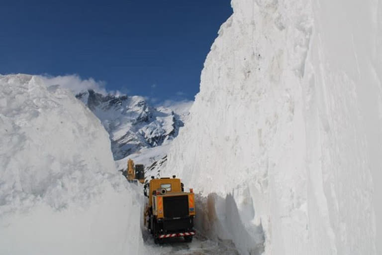 Rohtang Pass opened for public, will facilitate movement of Lahaul Valley locals: Rajnath Singh