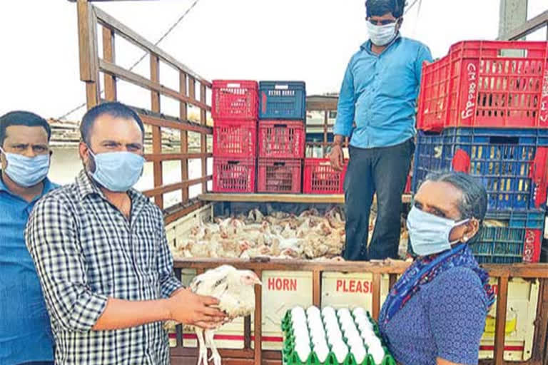 an youngster distributed eggs and vegetables in gunthapally due to lock down