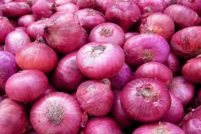 Have onions, will travel: Mumbai man turns to vegetable trade to beat lockdown