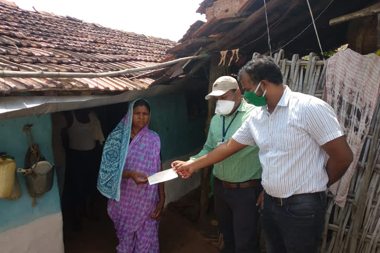 tehsildar distribute cheque to needy people