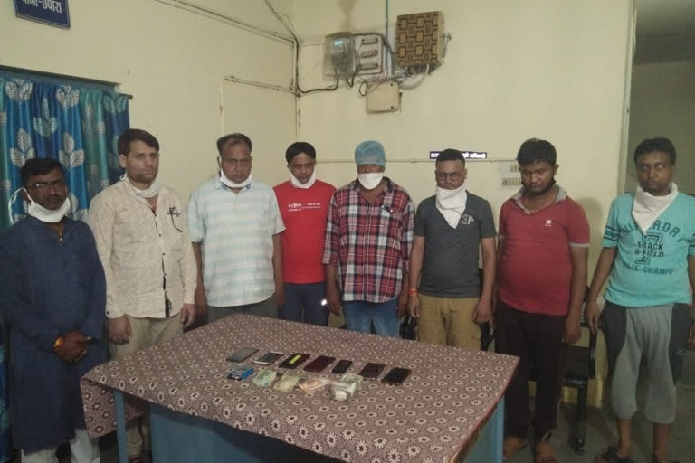 8 people arrested for gambling seoni