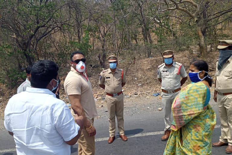minister goutham reddy visit nellore district boarder checkposts