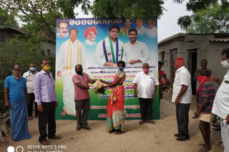 vegetables distributed by karanam balaramakrishna murthy