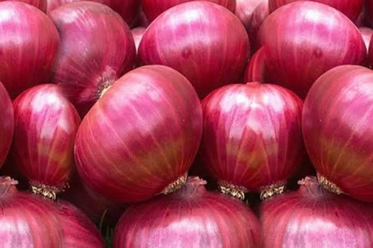 Have onions, will travel: Mumbai man turns to vegetable trade to beat lockdown