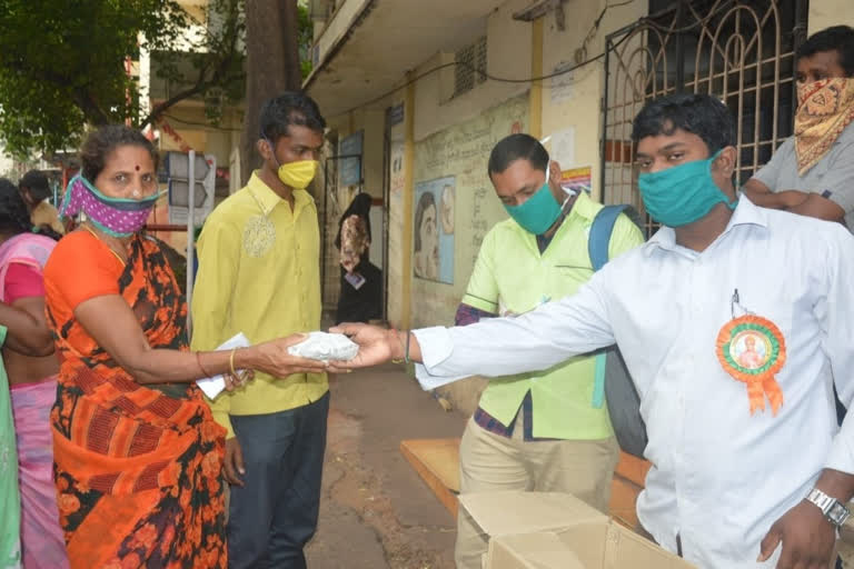 Distribute food to patients and their companions in vizag