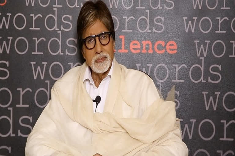 Big B's tweet on bat visiting him in Jalsa receives flak