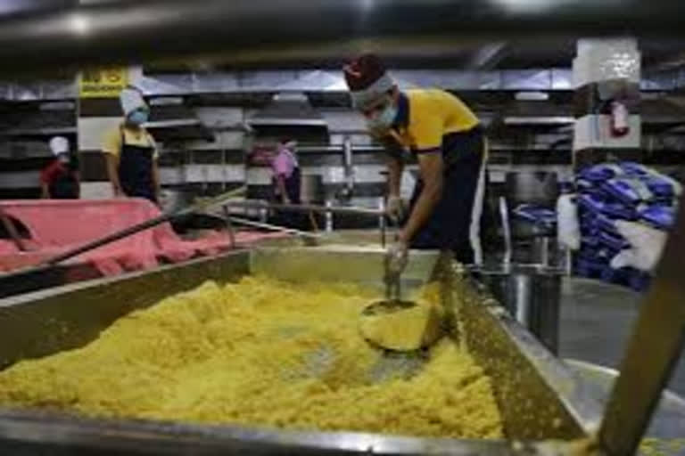 south-delhi-kitchen-turns-out-70000-meals