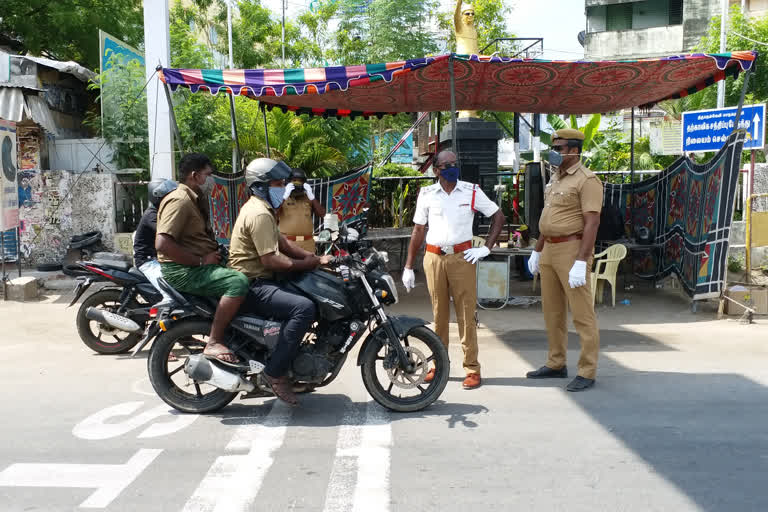 roads look empty due to full lockdown in tirunelveli