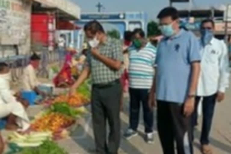 medak joint collector visit to vegetable market in medak city