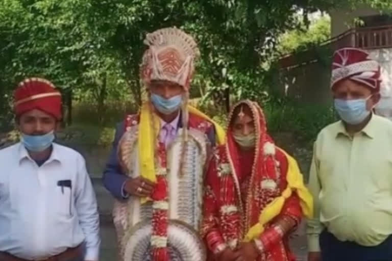 couple married in hamirpur