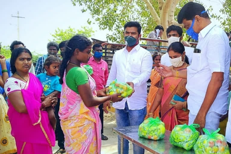 vegetable distribution to poor people in prakasam district