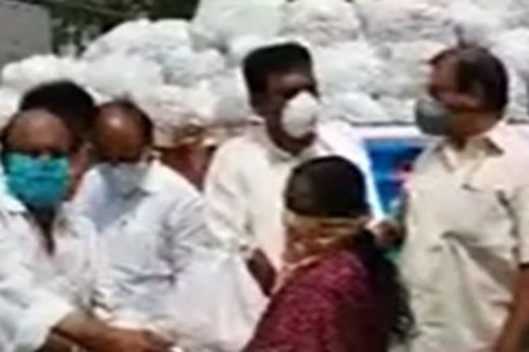 goods and vegitables distributes in kadapa dst by mla mallikarjuna reddy and ex mla amarnath reddy