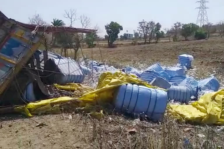 Cotton truck overturned in dewas