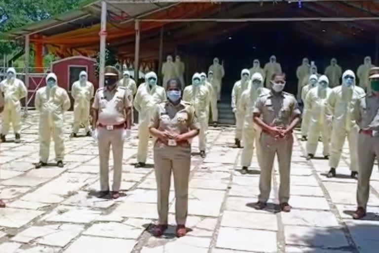 ppe kit distribution to police in sangali