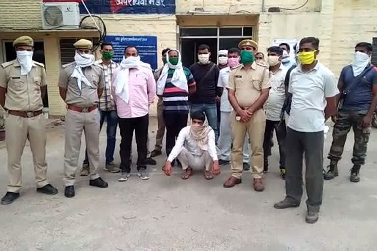 dacoit arrested, इनामी डकैत