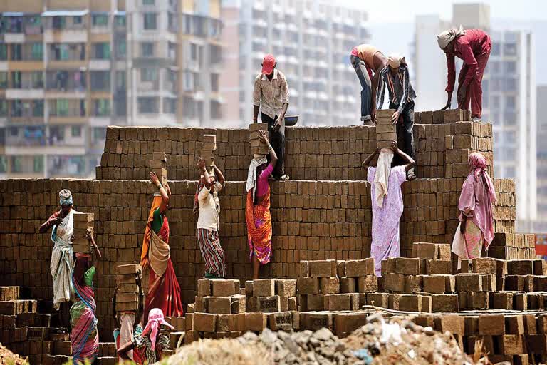 कारोबार शुरू करने में श्रमिकों, कच्चा माल की आवाजाही मुख्य बाधा: सीआईआई सर्वेक्षण